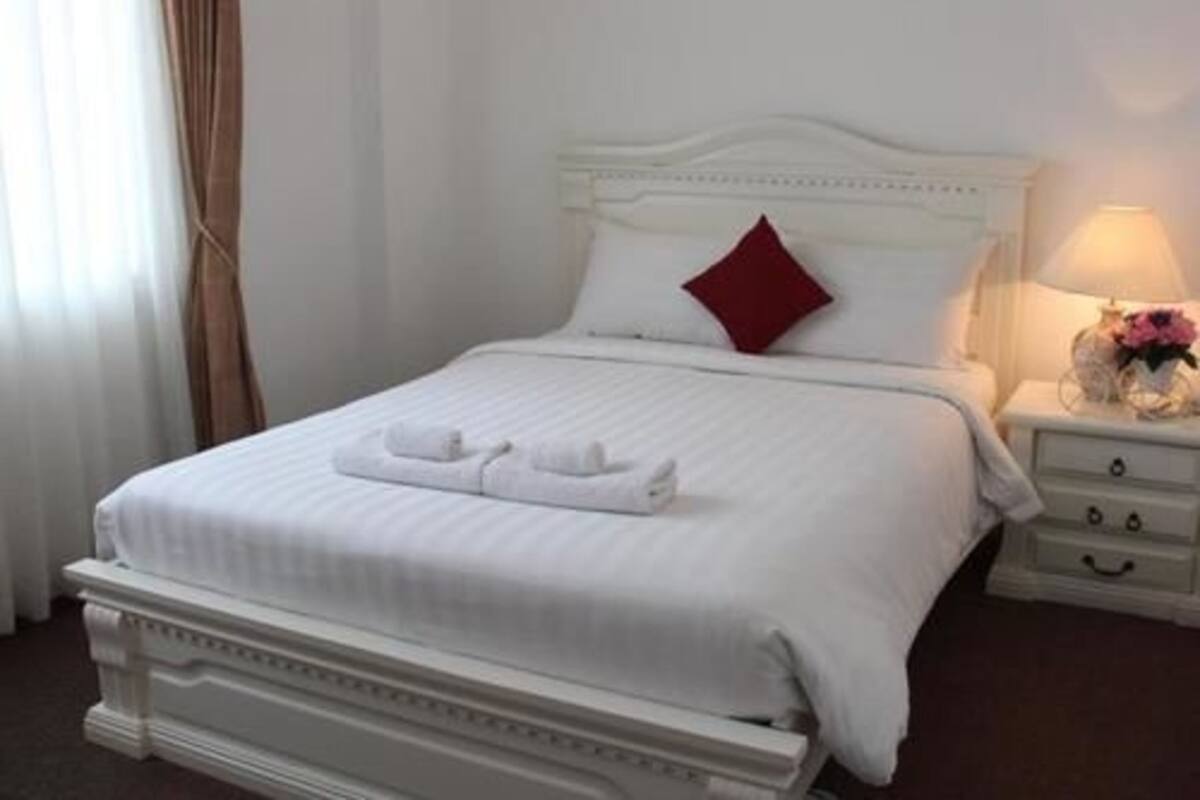Standard Double Room | Minibar, in-room safe, desk, free WiFi