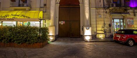 Façade de l’hébergement - soirée/nuit