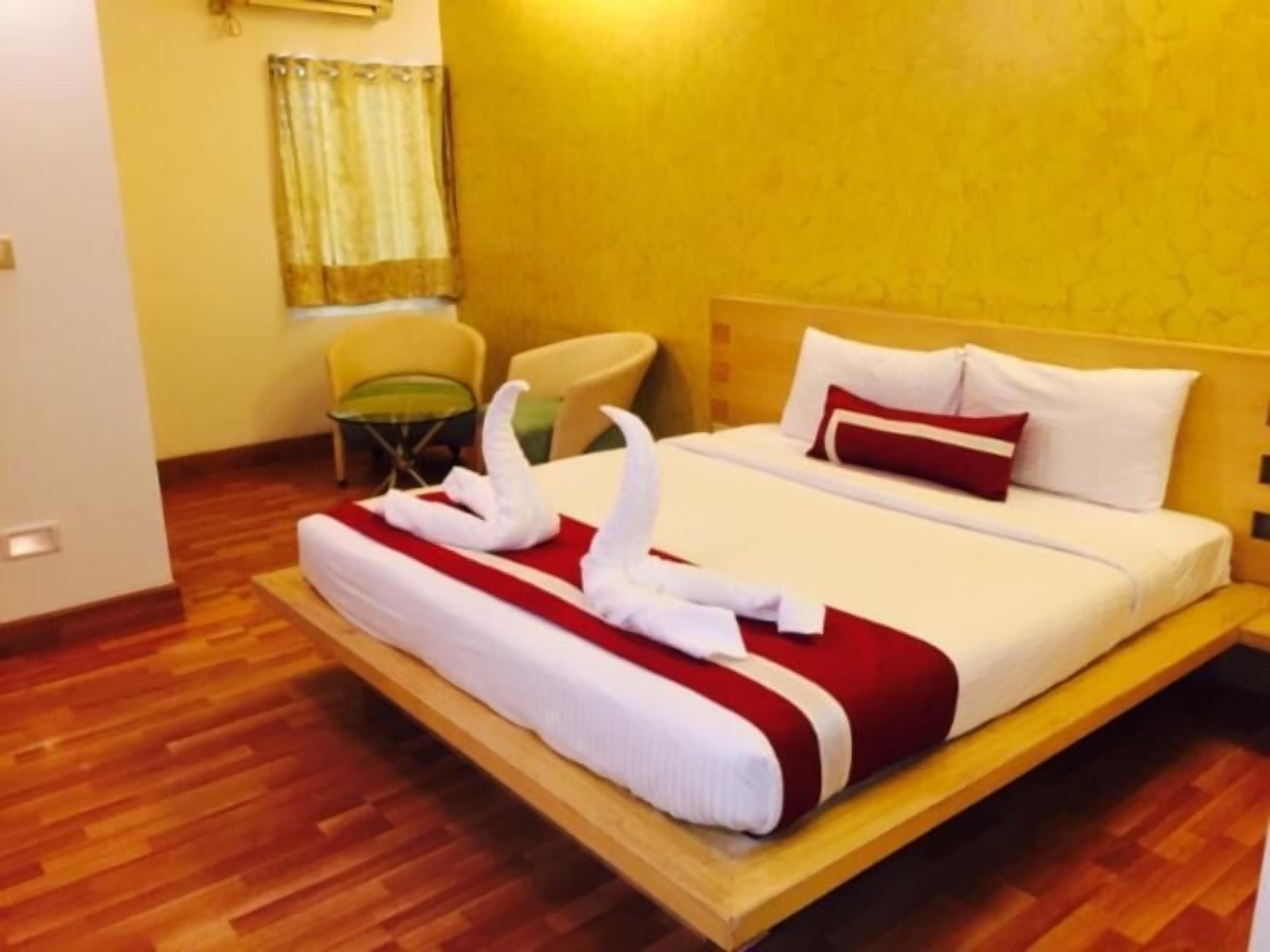 Premium bedding, minibar, in-room safe, desk