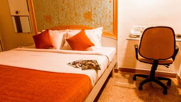 In-room safe, desk, free WiFi