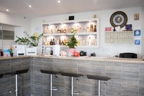 Bar (in der Unterkunft)