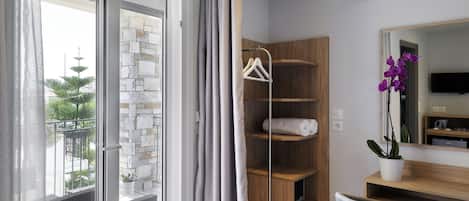 Deluxe Triple Room, Balcony | 1 bedroom, in-room safe, iron/ironing board, free WiFi