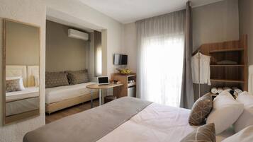 1 bedroom, in-room safe, iron/ironing board, free WiFi