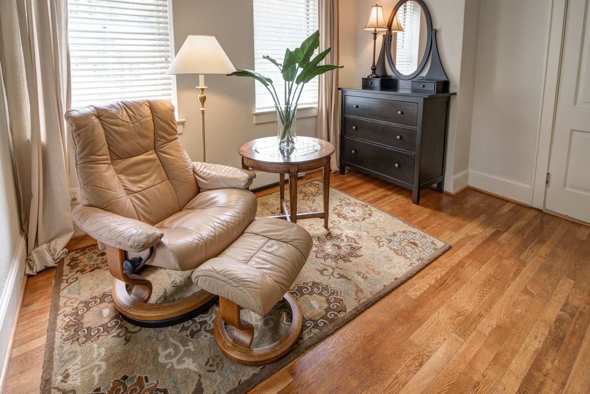 1937 king bed | living area