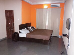 Desk, iron/ironing board, free WiFi