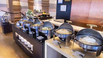 Desayuno buffet todos los días (con cargo)