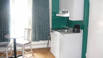 Double Room, Kitchenette | Private kitchenette