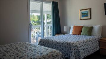 Habitación doble, 2 camas matrimoniales | Wifi gratis y ropa de cama
