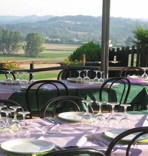Lunch and dinner served, Regional cuisine