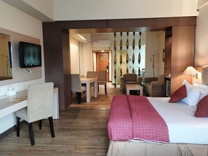 ห้องเอ็กเซกคิวทีฟสวีท | โต๊ะทำงาน, พื้นที่ทำงานแบบใช้แล็ปท็อป, ผ้าม่านกันแสง, Wi-Fi ฟรี