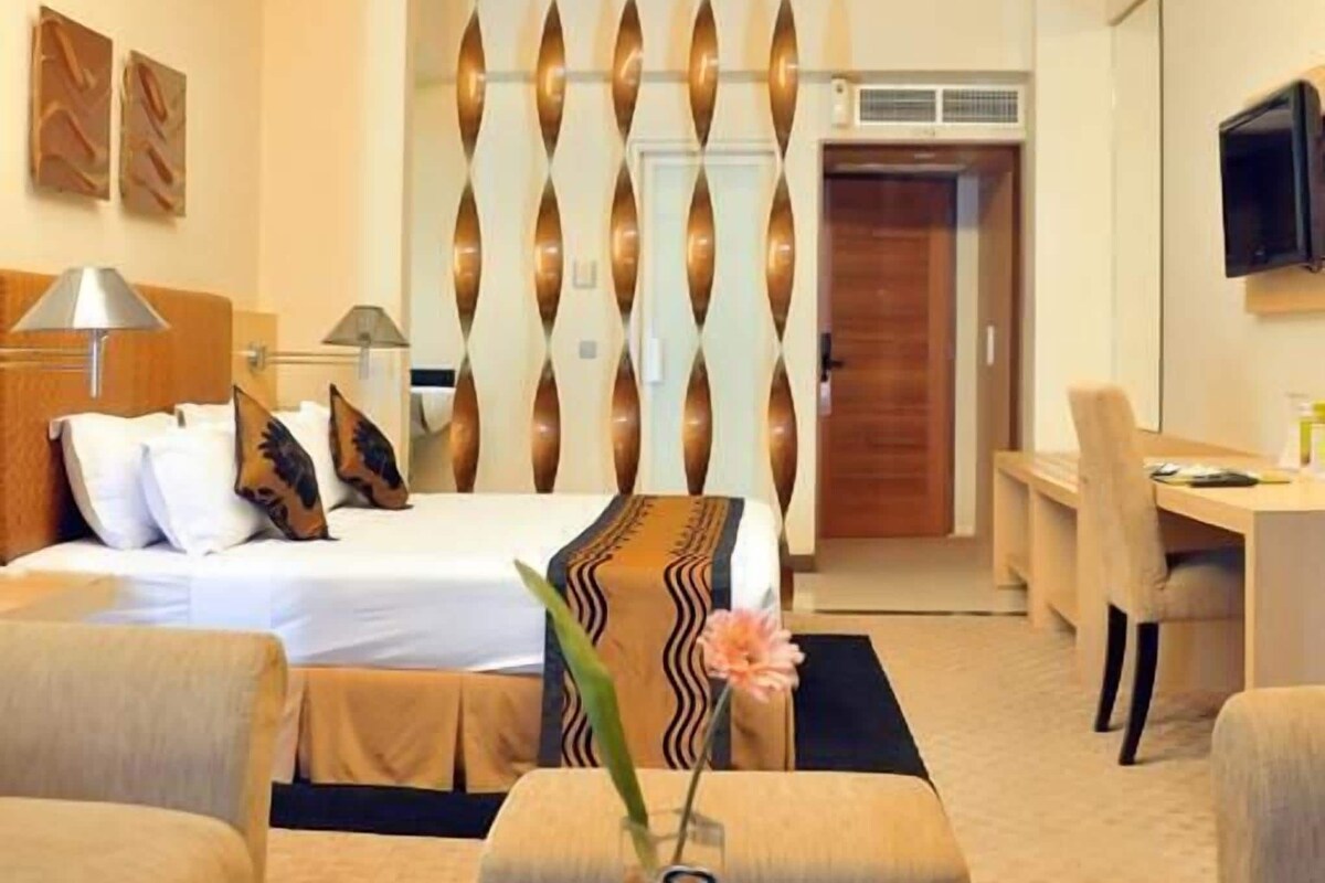 Blackout drapes, WiFi (free), bed sheets
