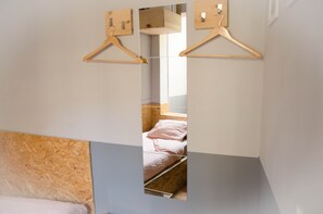 Double Room, 2 Single Beds, Shared Bathroom