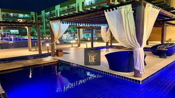 4 piscinas externas, guarda-sóis, espreguiçadeiras