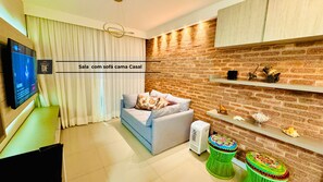 Smart TV, Netflix, mesa de ping pong