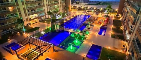 4 outdoor pools, pool umbrellas, sun loungers