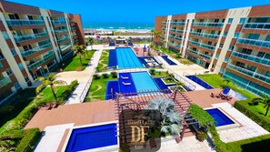 Apartamento | Piscina | 4 piscinas al aire libre, sombrillas, tumbonas