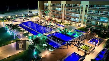 4 outdoor pools, pool umbrellas, sun loungers