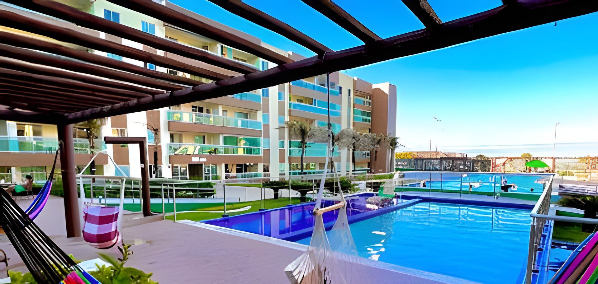 Apartamento premier | Piscina | 4 piscinas externas, guarda-sóis, espreguiçadeiras