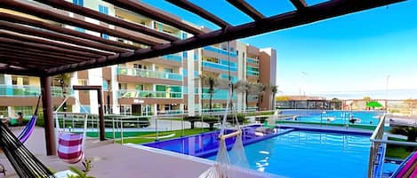 4 outdoor pools, pool umbrellas, sun loungers