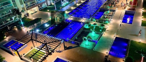 4 outdoor pools, pool umbrellas, sun loungers
