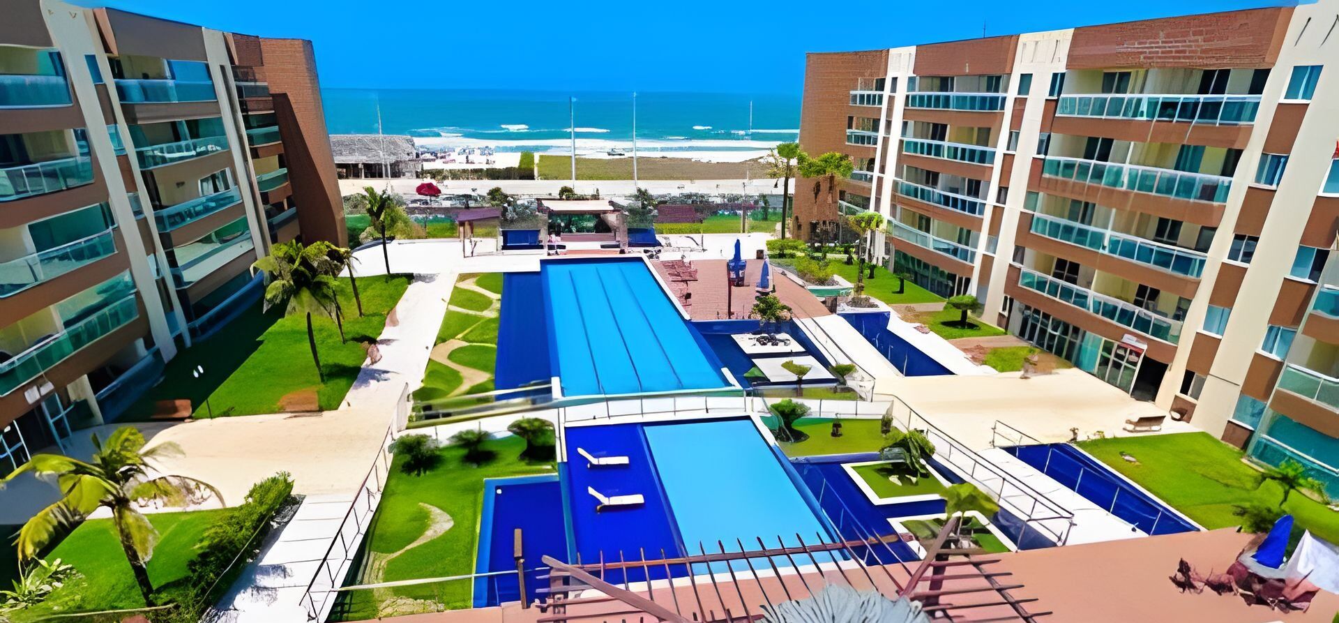 Appartamento | Piscina | 4 piscine all'aperto, ombrelloni da piscina, lettini