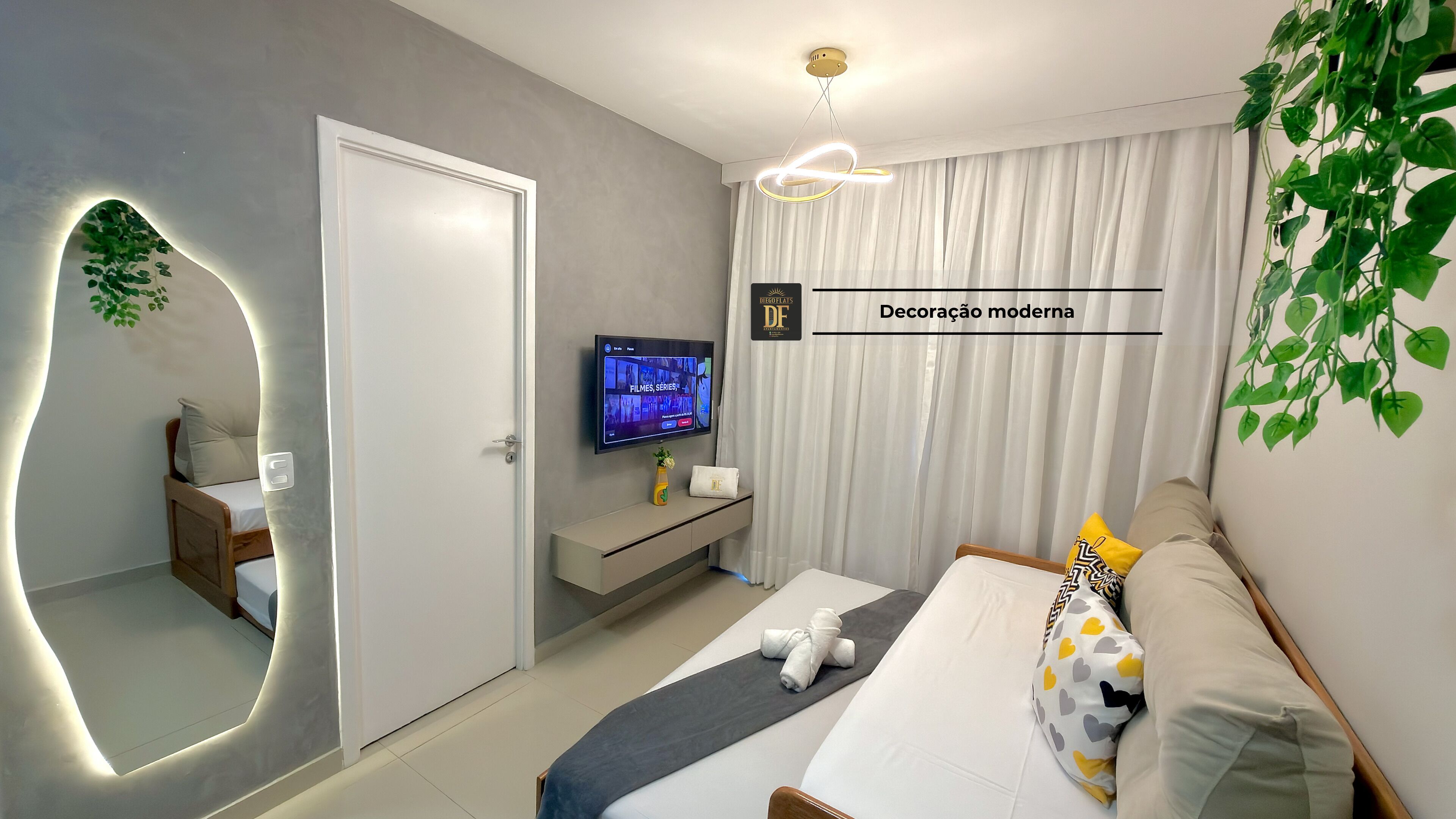 Exclusive Studio | Living area | 32-inch flat-screen TV with digital channels, Smart TV, Netflix
