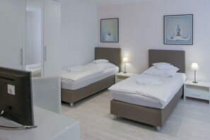 Standard Twin Room, 2 Single Beds - Pension Donau (Hannover)