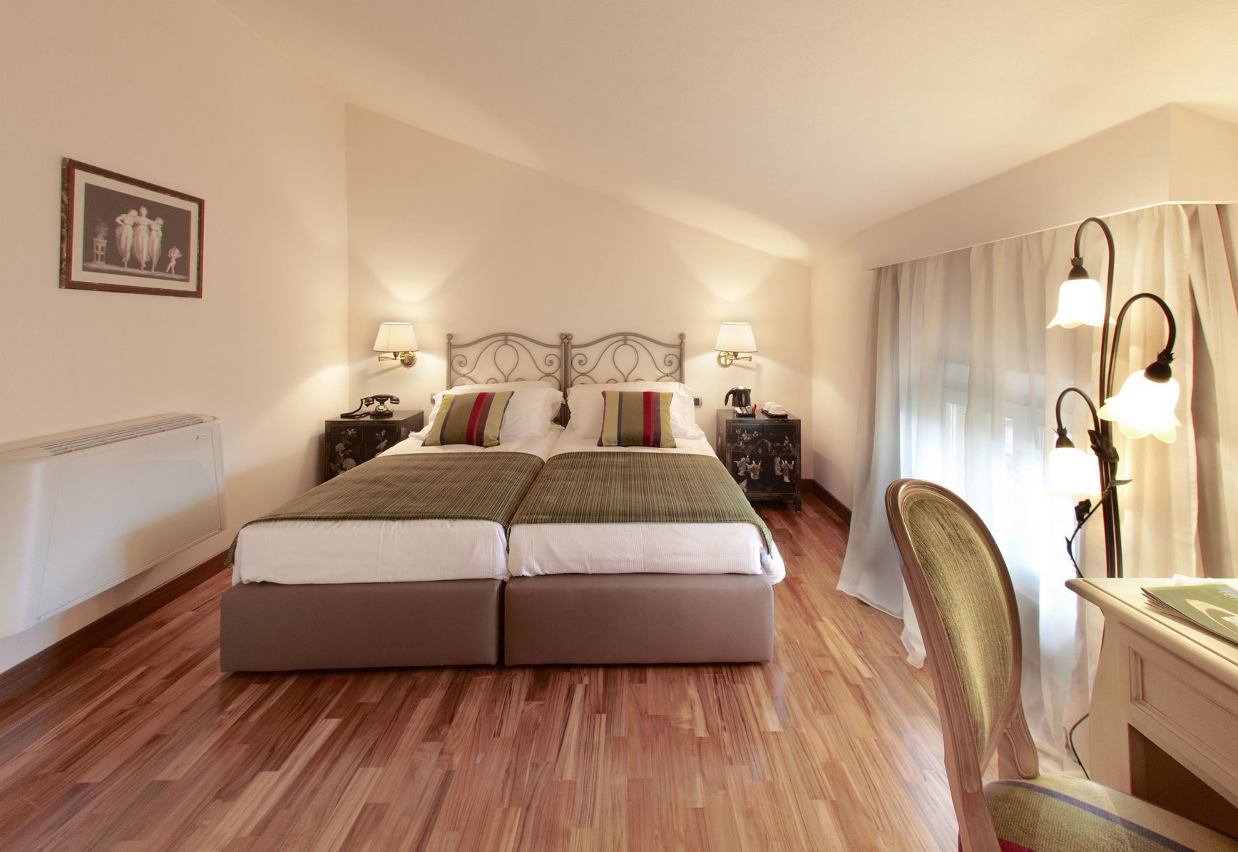 Minibar, caja fuerte, wifi gratis y ropa de cama