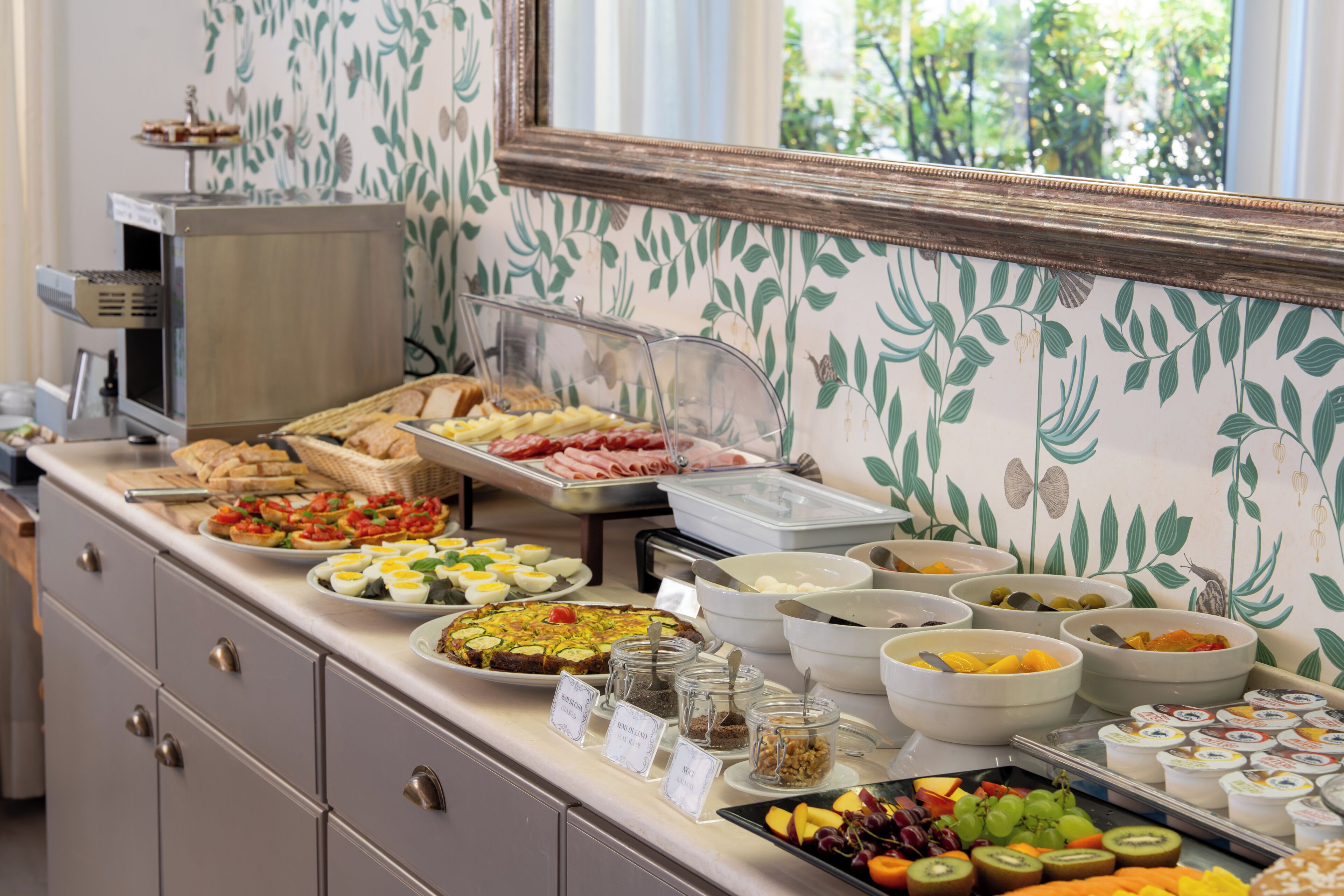 Tägliches Frühstücksbuffet gegen Gebühr