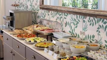 Tägliches Frühstücksbuffet gegen Gebühr