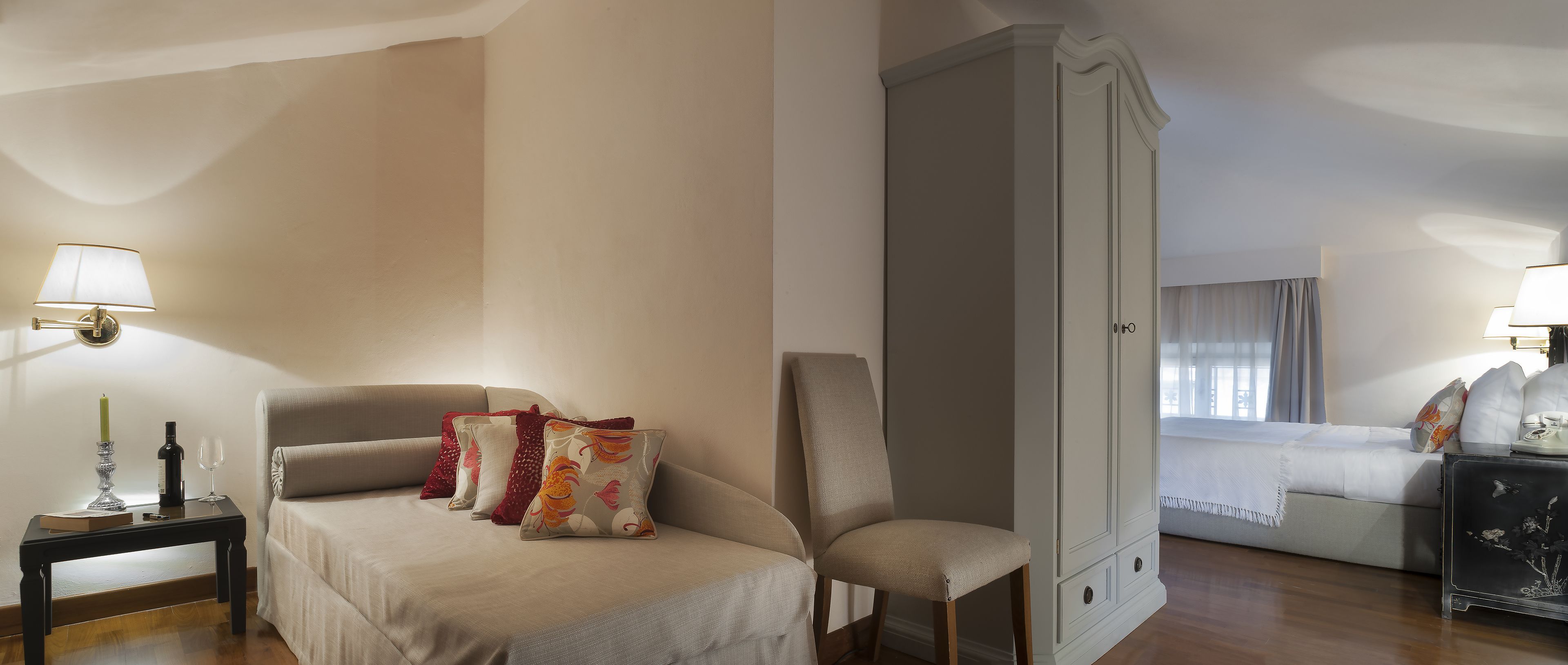 minibar, in-room safe, free wifi, bed sheets