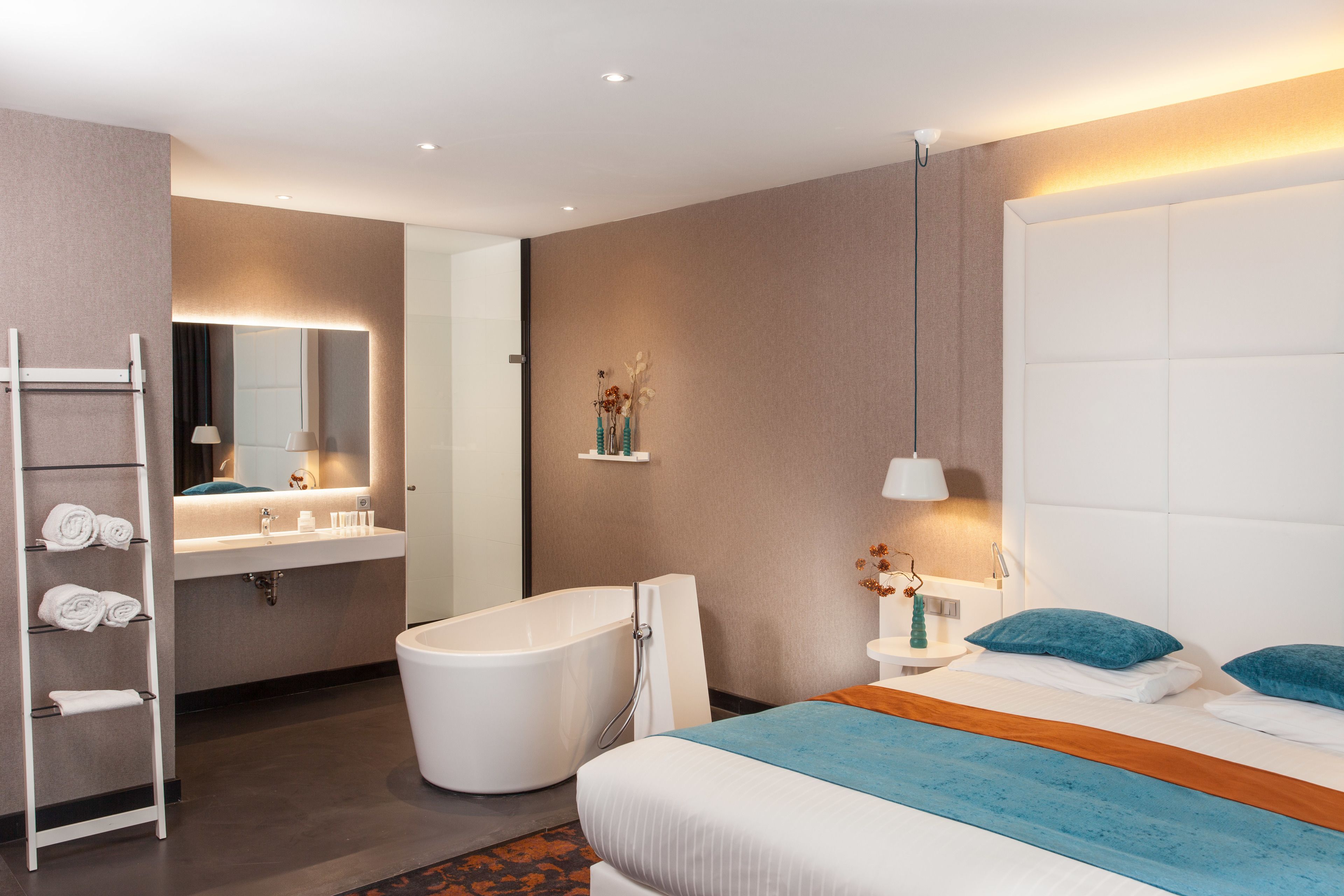 superior double room | bathroom | free toiletries, hair dryer, towels