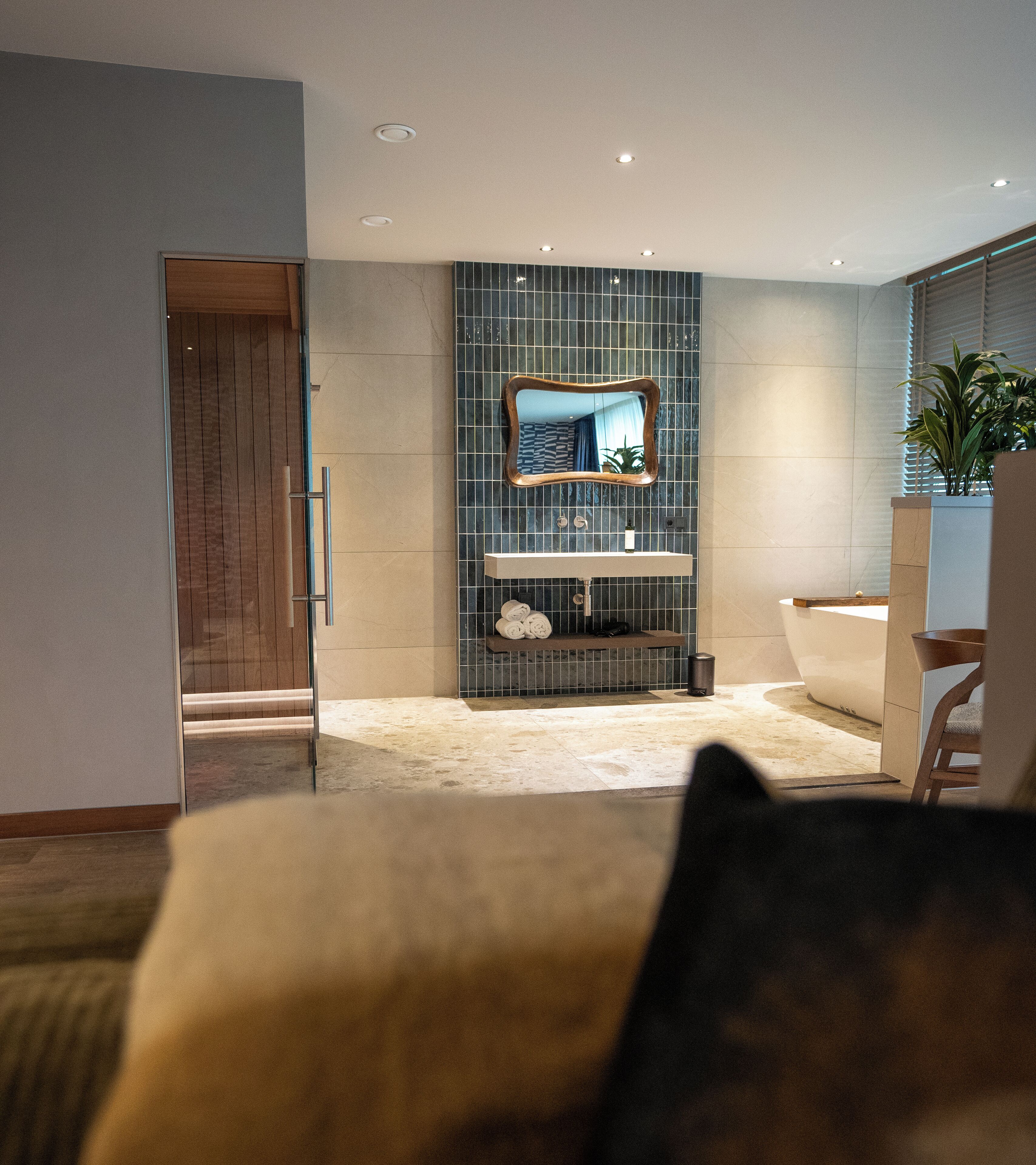 Artículos de tocador gratuitos, secador de pelo, toallas