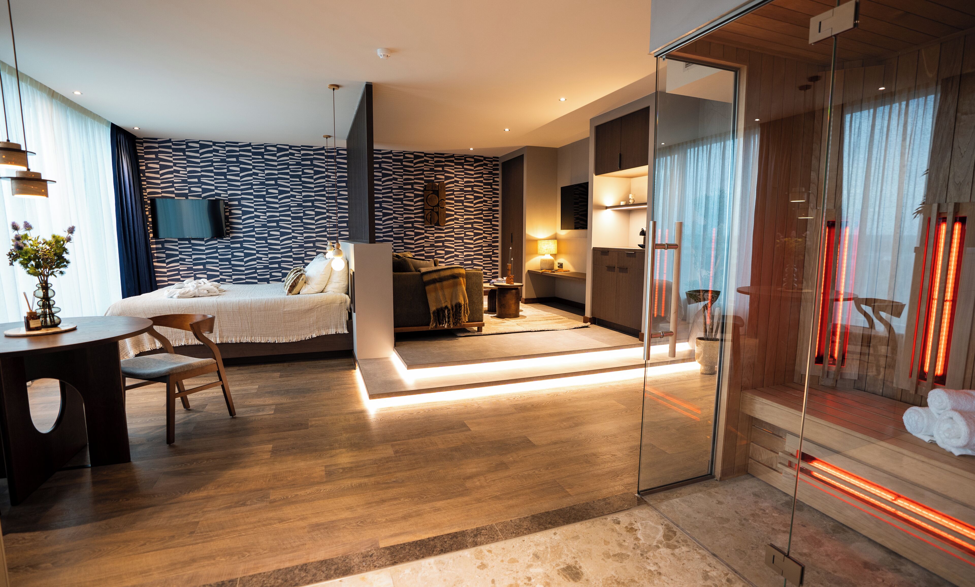 Caja de seguridad en la habitación, escritorio y cortinas blackout 