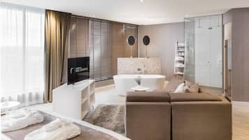 Suite, Sauna (Wellness) | 1 bedroom, in-room safe, desk, blackout drapes