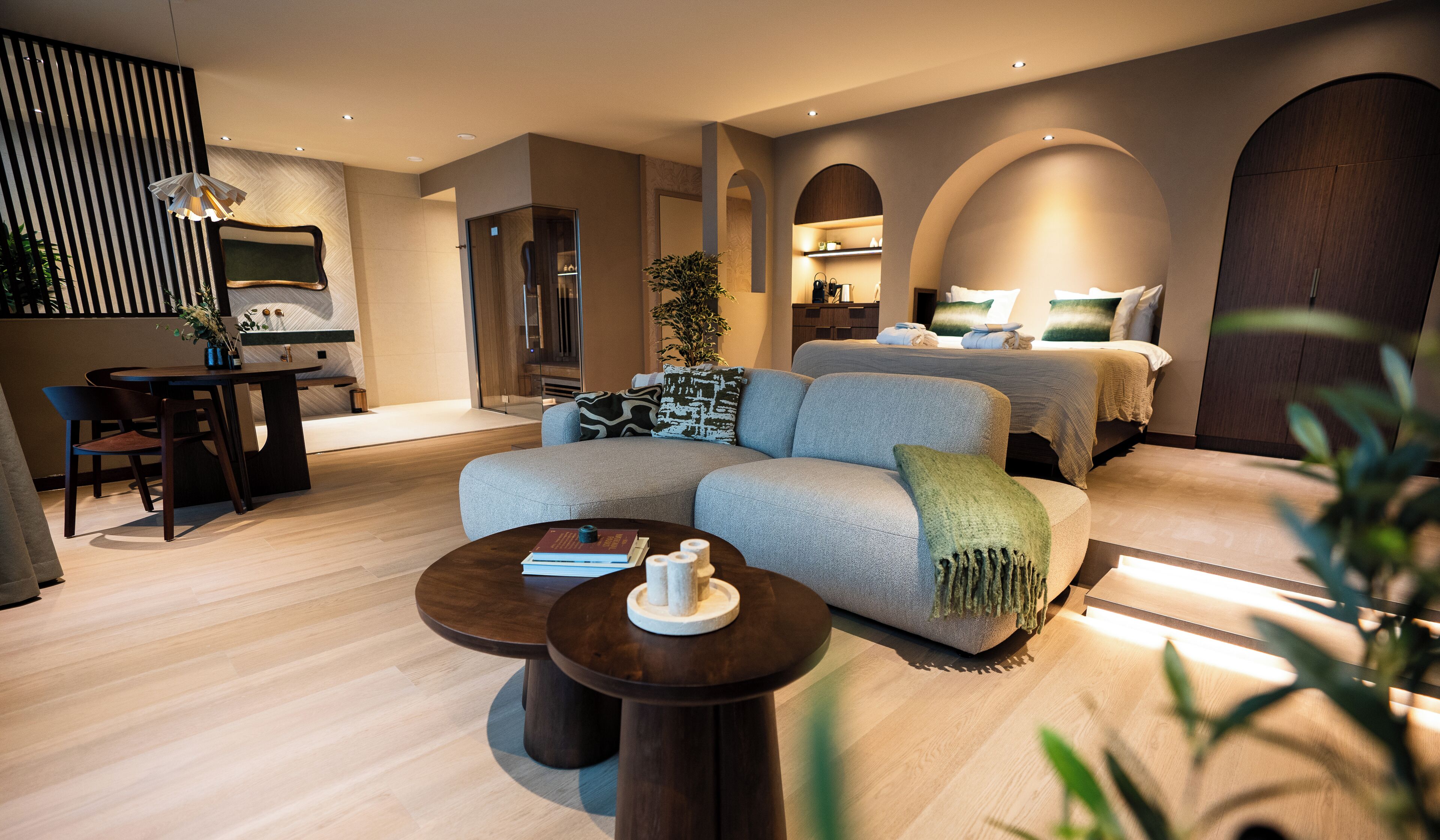 Caja de seguridad en la habitación, escritorio y cortinas blackout 