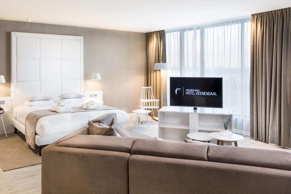 suite, sauna (wellness) | 1 bedroom, in-room safe, desk, blackout curtains