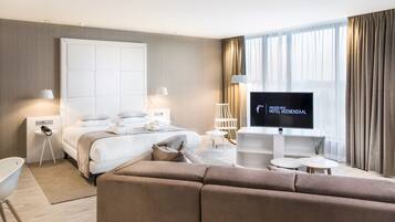 ห้องสวีท, ซาวน่า (Wellness) | 1 ห้องนอน, ตู้นิรภัยในห้องพัก, โต๊ะทำงาน, ผ้าม่านกันแสง