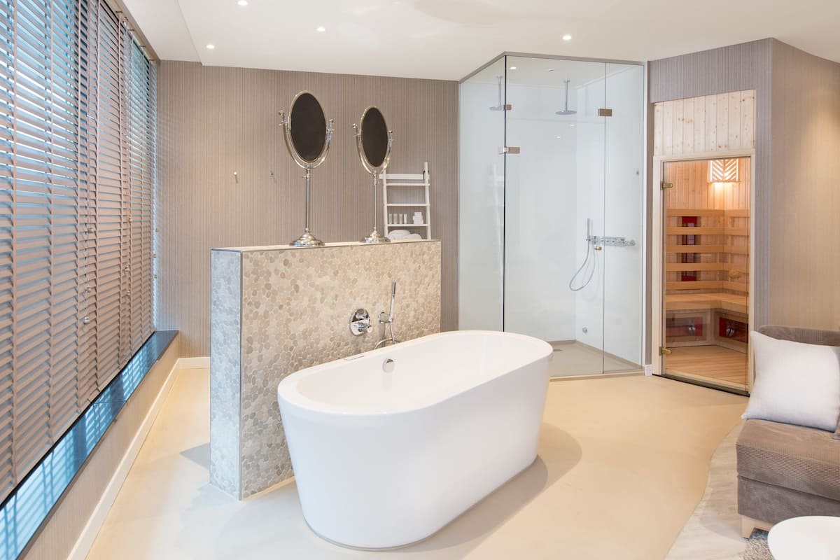 suite, sauna (wellness) | bathroom | free toiletries, hair dryer, towels