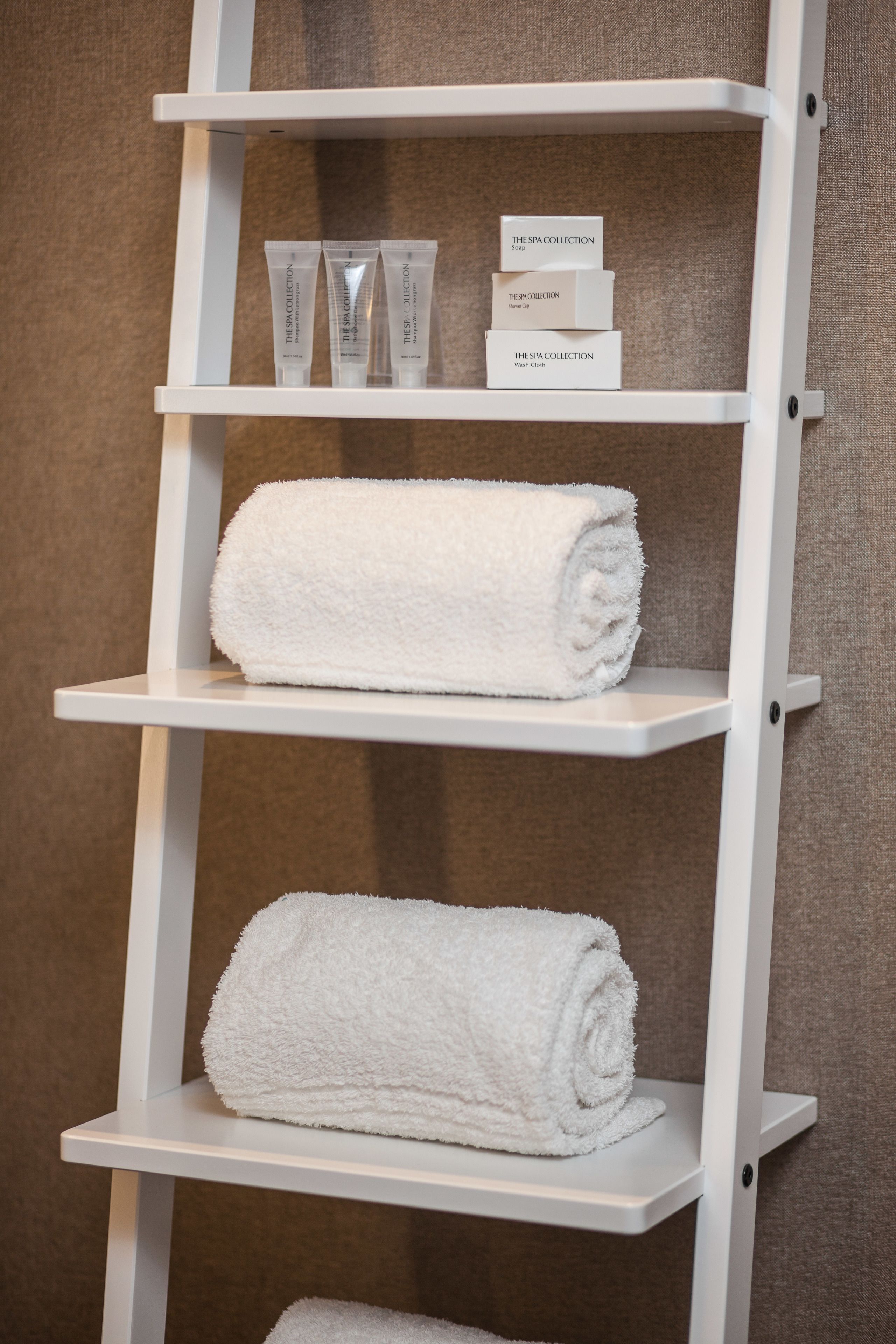 comfort twin room, accessible (pet friendly) | bathroom | free toiletries, hair dryer, towels