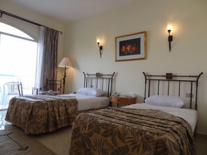 Minibar, nôi (giường cho trẻ sơ sinh) miễn phí 