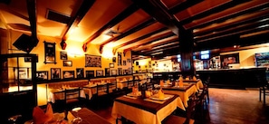 4 restaurants; breakfast, lunch, and dinner served