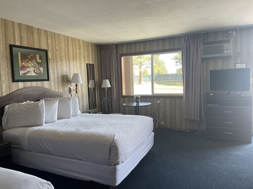 Saddle & Surrey Motel