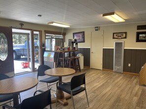 Reception - Saddle & Surrey Motel (Estes Park)