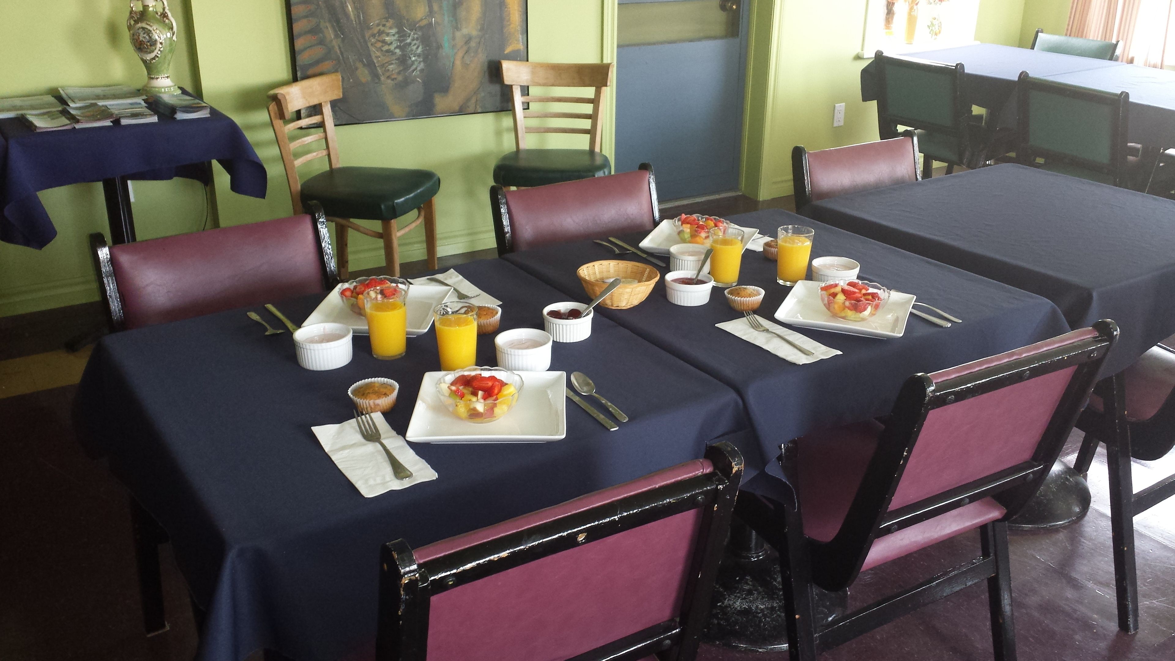 Daily continental breakfast (CAD 20 per person)