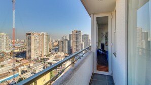 Apartamento família, 2 quartos, acesso à piscina | Sacada