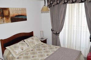 Family Apartment, 2 Bedrooms, Pool Access