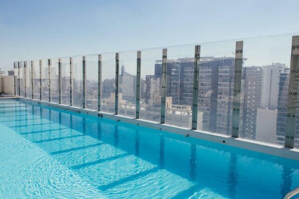 Outdoor pool - Almond Suite - San Francisco (Santiago)