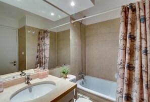 Premium Apartment, 1 Bedroom, Pool Access | Bathroom