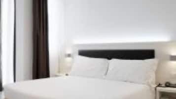 Camera tripla | Biancheria da letto di alta qualità, copriletto in piuma, minibar